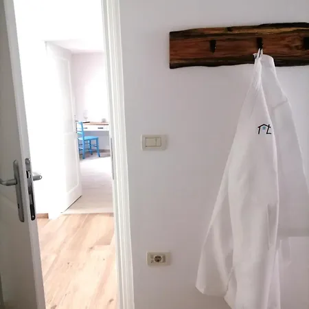 Lukova Hisa- Luka's House Vipava