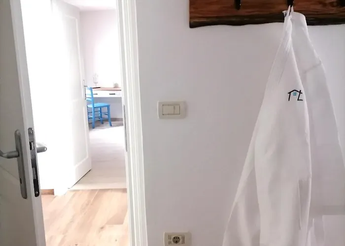 Lukova Hisa- Luka's House Vipava